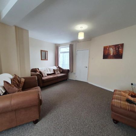 2 Bed House, Contractors & Holiday Guests Welcomed Dowlais Exteriör bild