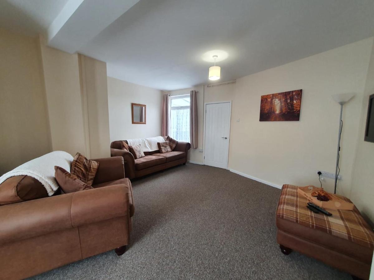 2 Bed House, Contractors & Holiday Guests Welcomed Dowlais Exteriör bild