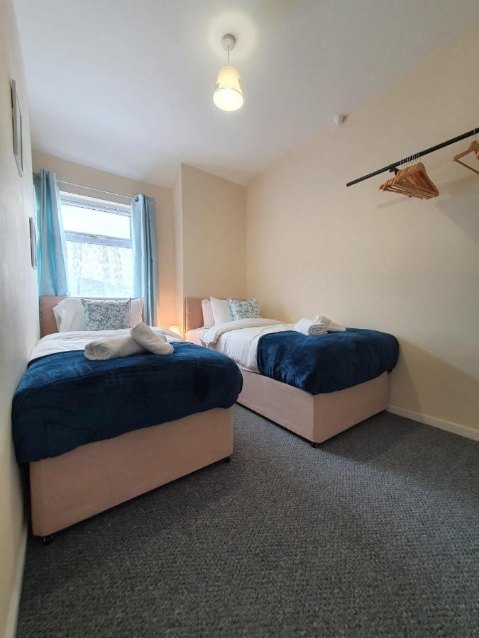 2 Bed House, Contractors & Holiday Guests Welcomed Dowlais Exteriör bild
