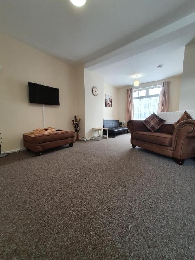 2 Bed House, Contractors & Holiday Guests Welcomed Dowlais Exteriör bild